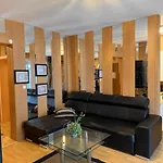 Center Apartment *